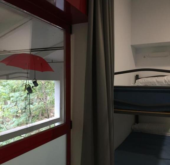 共同バス付シェアルーム, Albergue De Villava