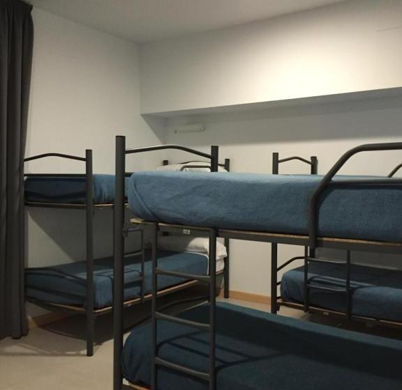 共同バス付シェアルーム, Albergue De Villava