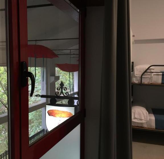 Кровать в Многоместном Номере с Общей Ванной, Albergue De Villava