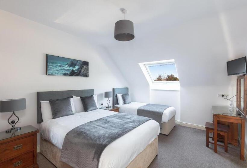 חדר סטנדרט לשלושה, The Lighthouse