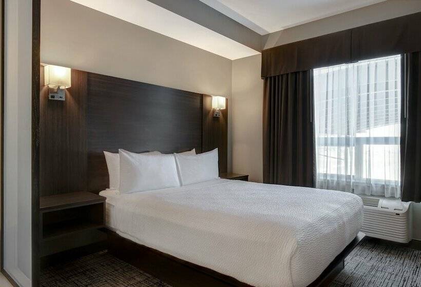 جناح جونيور, Days Inn & Suites By Wyndham Warman