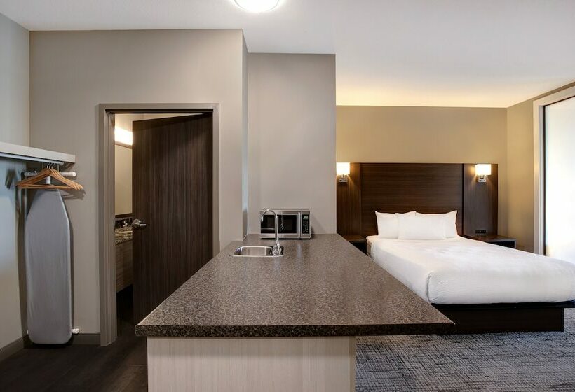 Family Suite, Days Inn & Suites By Wyndham Warman