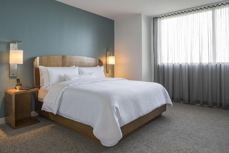 스위트 킹사이즈 침대, Element Fort Lauderdale Downtown