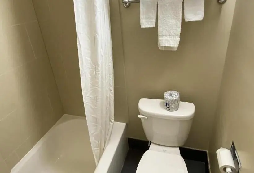 スタンダード4人部屋, Express Inn Newport News