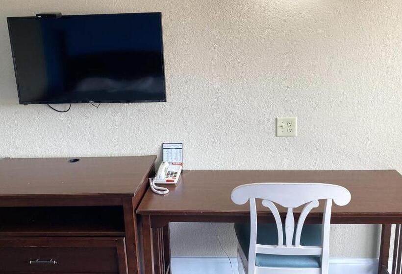 4인용 스탠다드 룸, Express Inn Newport News