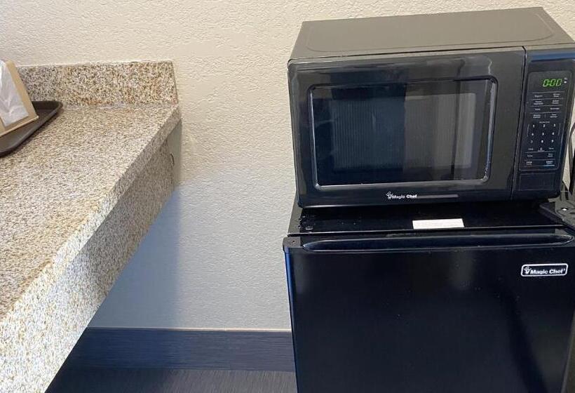 Четырехместный Номер Стандарт, Express Inn Newport News