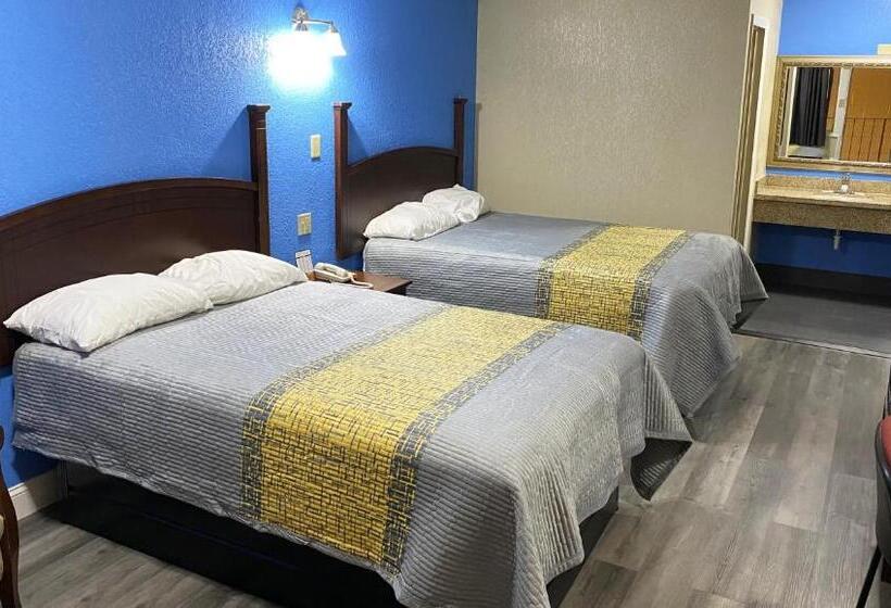 Четырехместный Номер Стандарт, Express Inn Newport News