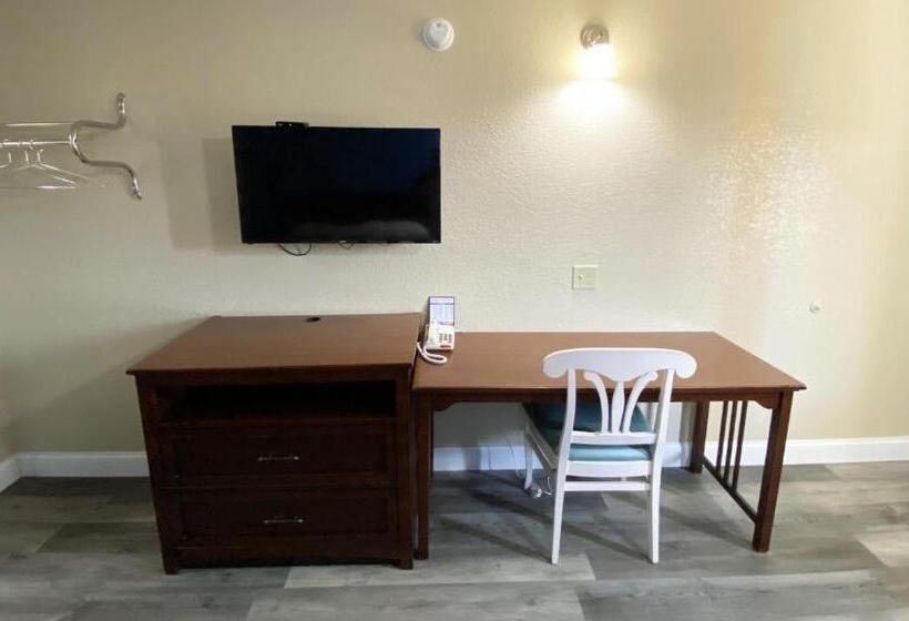 Четырехместный Номер Классик, Express Inn Newport News