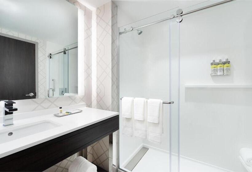 اتاق استاندارد با تخت بزرگ, Holiday Inn Boston Logan Airport Chelsea, An Ihg