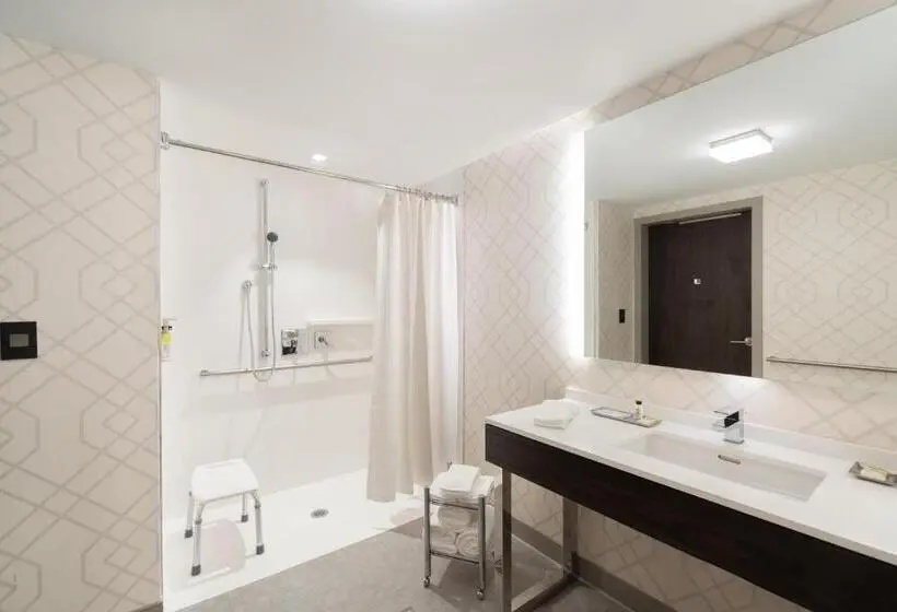 身障者適用スタンダードルーム, Holiday Inn Boston Logan Airport Chelsea, An Ihg