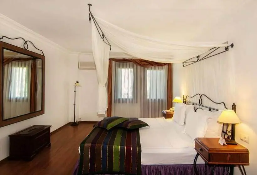 Suite, Maris Butik