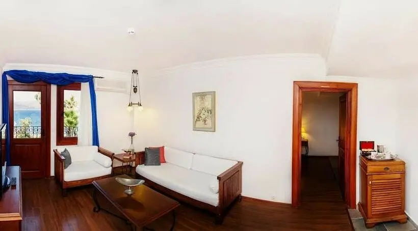 Suite, Maris Butik