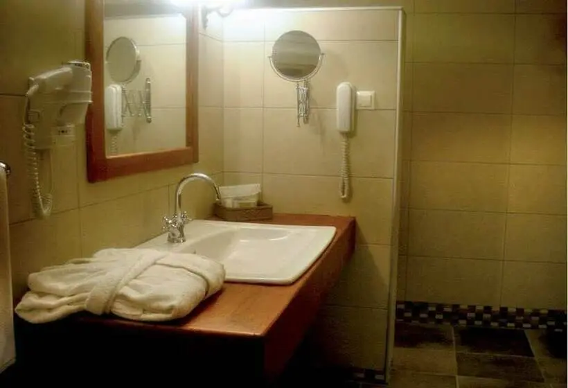 Suite, Maris Butik