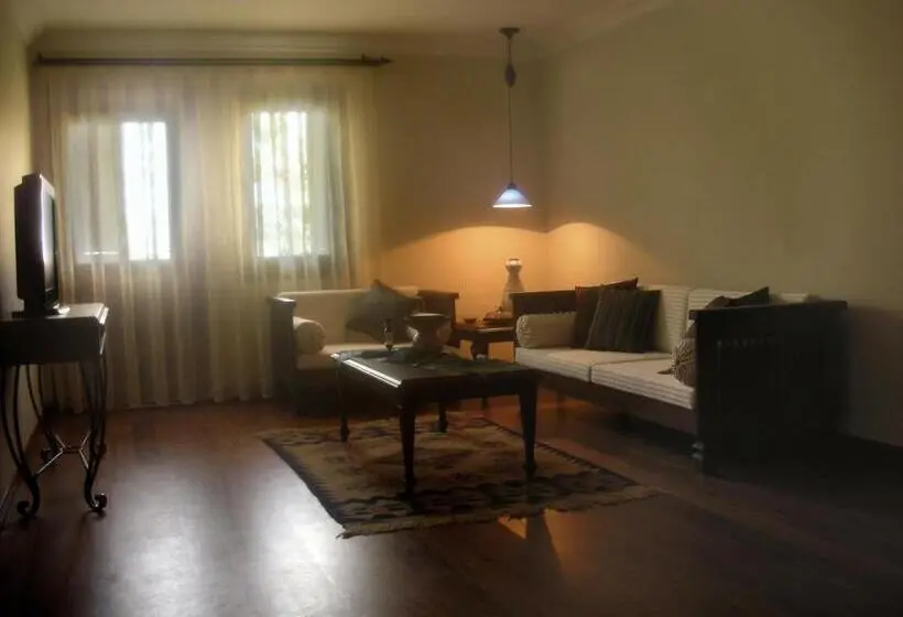 Suite Deluxe, Maris Butik