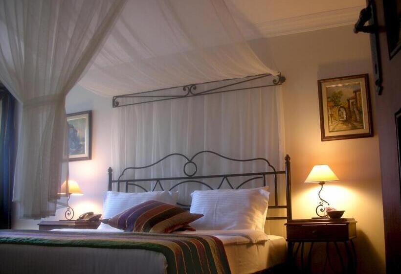 Deluxe Suite, Maris Butik