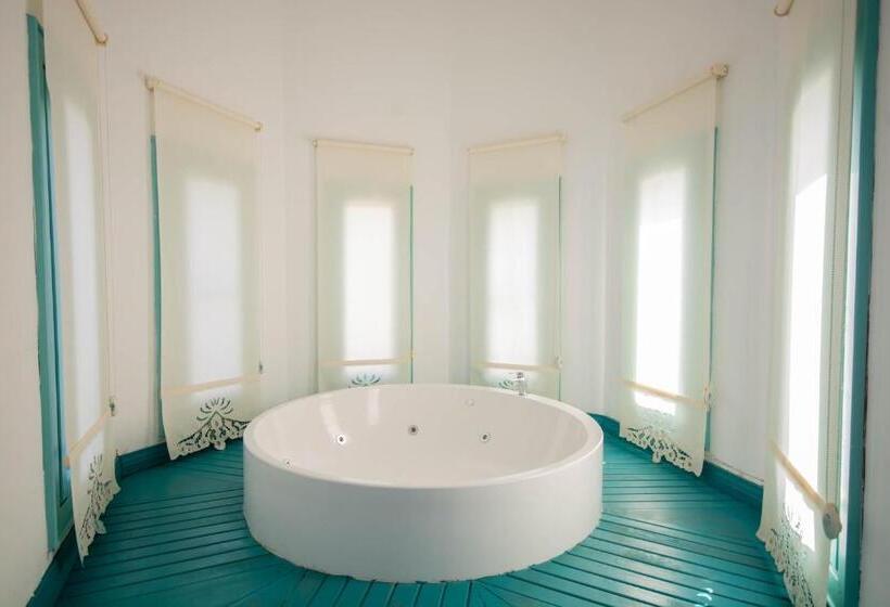 Suite met Jacuzzi, Maris Butik