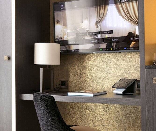 חדר סטנדרט מותאם לאדם עם מוגבלויות, Niepce Paris Hotel, Curio Collection By Hilton