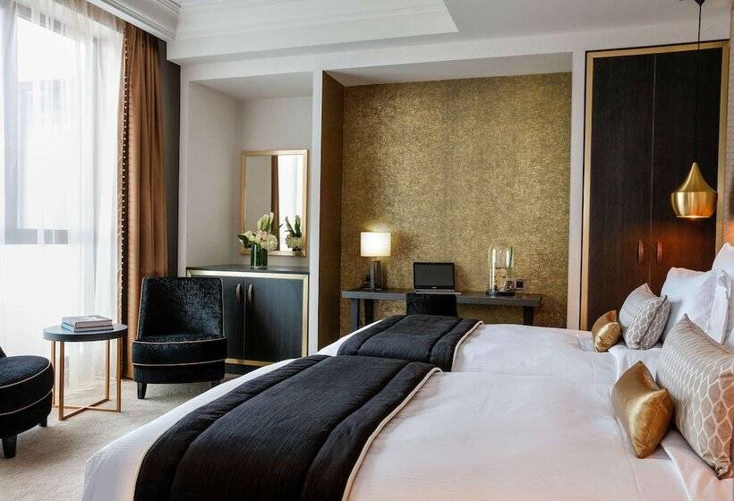 חדר סטנדרט מותאם לאדם עם מוגבלויות, Niepce Paris Hotel, Curio Collection By Hilton