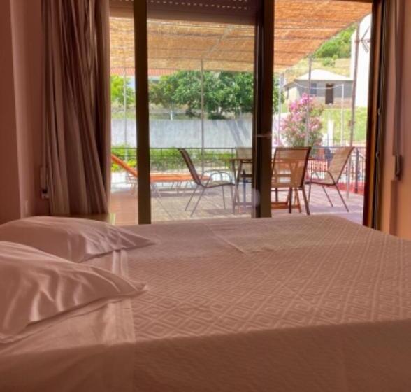 1 Bedroom Apartment Mountain View, Riviera