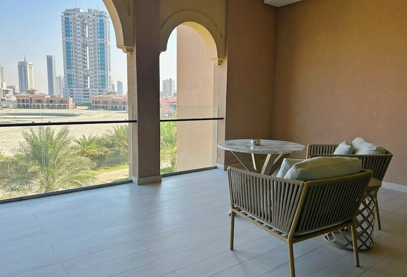 اتاق لوکس با تخت بزرگ, Royal Saray Resort