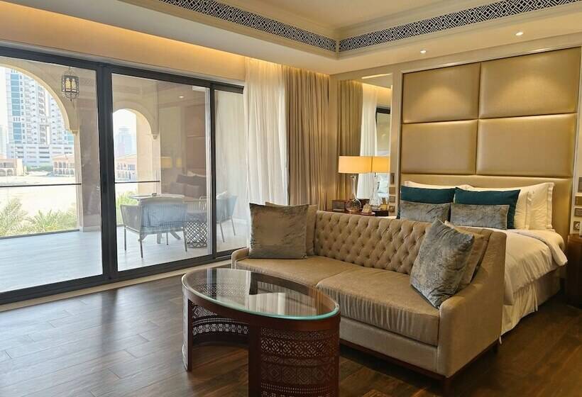 اتاق لوکس با تخت بزرگ, Royal Saray Resort