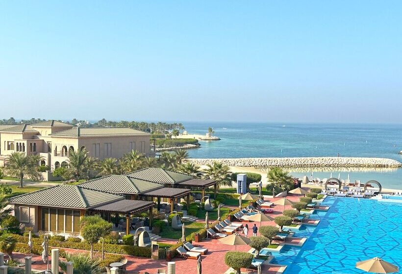 اتاق لوکس با تخت بزرگ, Royal Saray Resort