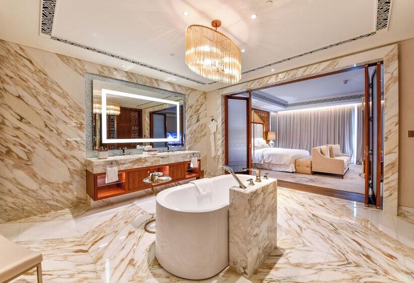 سوئیت رویال, Royal Saray Resort