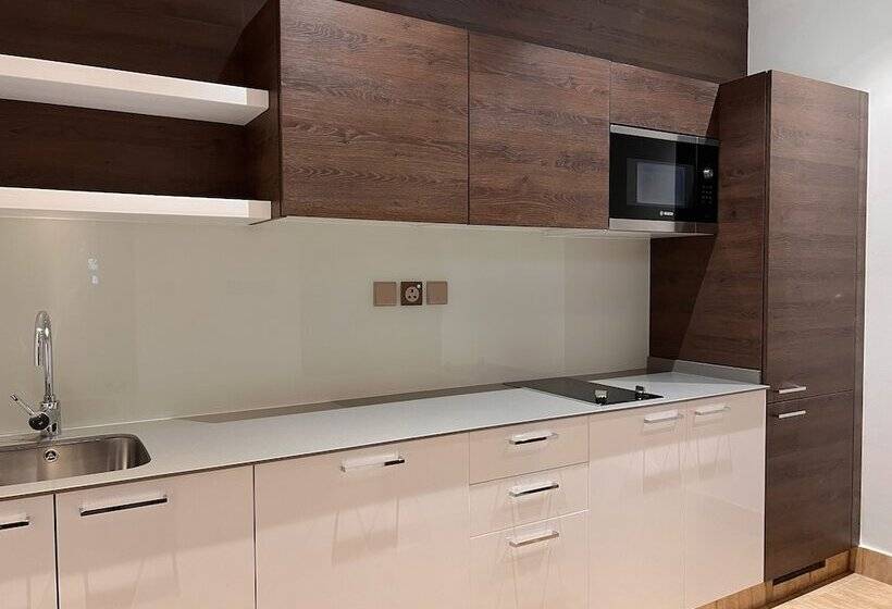 سوئیت رویال, Royal Saray Resort