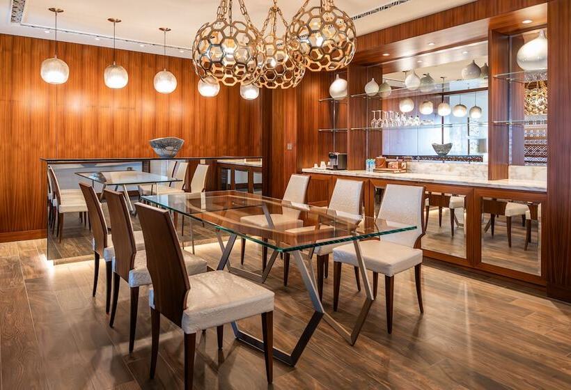 سوئیت رویال, Royal Saray Resort