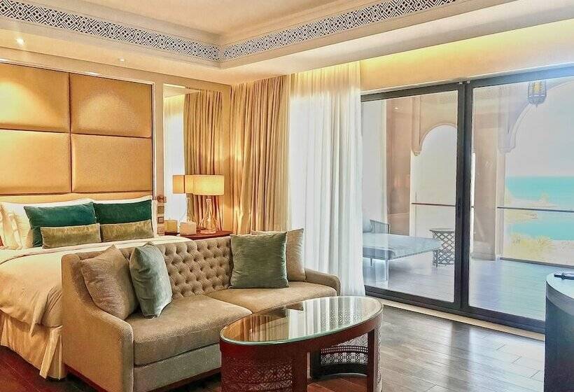 اتاق لوکس با تخت بزرگ, Royal Saray Resort