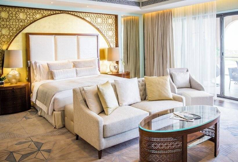 اتاق لوکس با تخت بزرگ, Royal Saray Resort