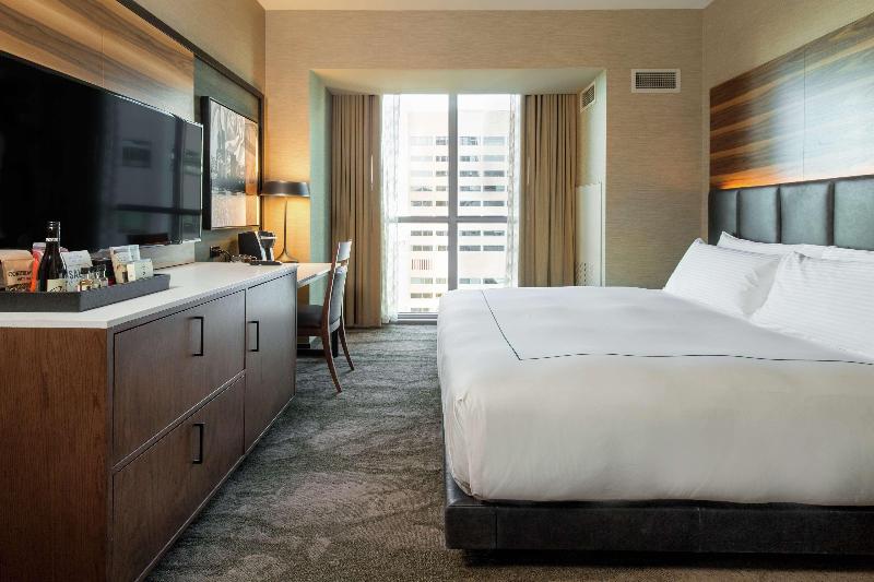 اتاق استاندارد با تخت بزرگ, The Porter Portland, Curio Collection By Hilton