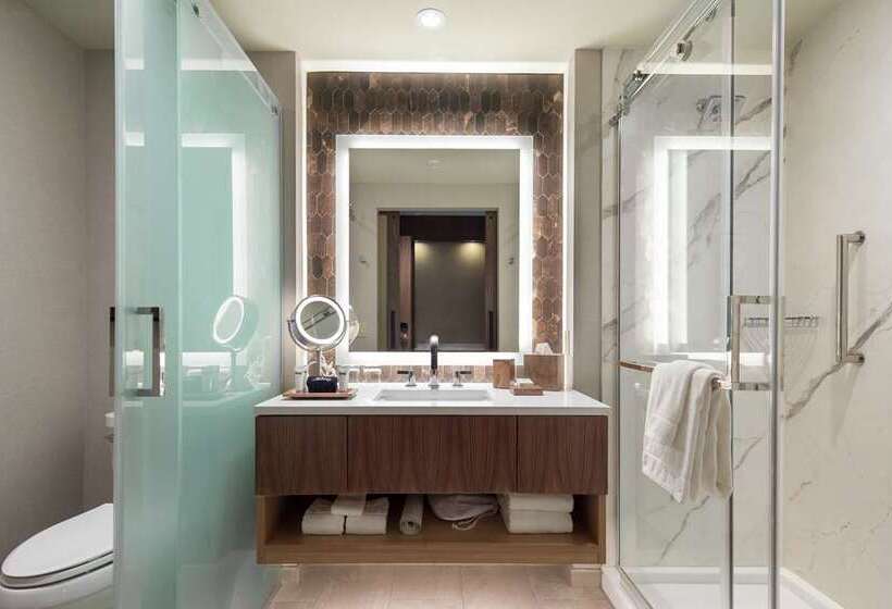 اتاق استاندارد با تخت بزرگ, The Porter Portland, Curio Collection By Hilton