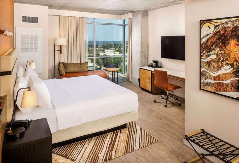 اتاق استاندارد با تخت بزرگ, The Porter Portland, Curio Collection By Hilton