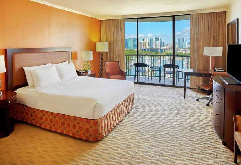 Quarto Estandar, The Porter Portland, Curio Collection By Hilton