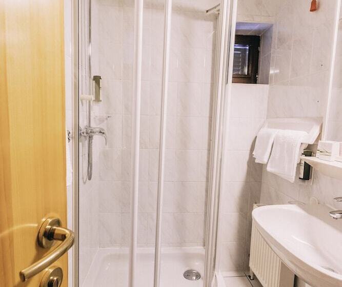 اتاق خانوادگی, Vila Triglav