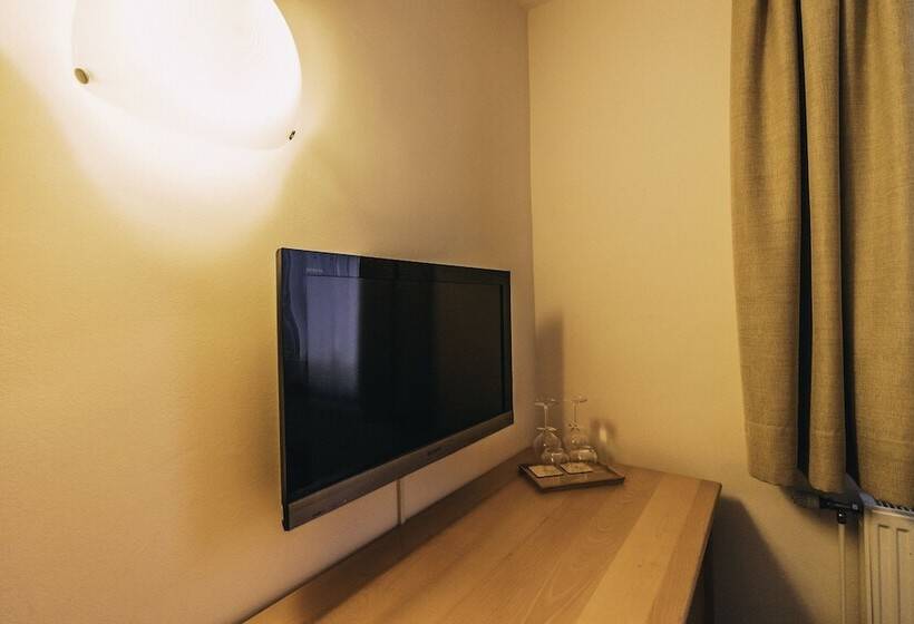 اتاق خانوادگی, Vila Triglav