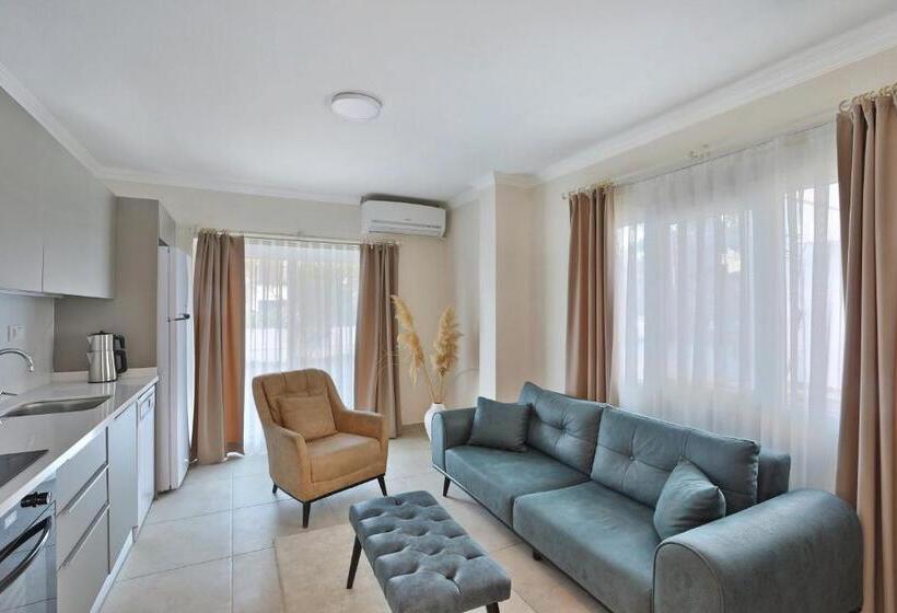 דירת חדר בקומת קרקע, Lavinya Otel