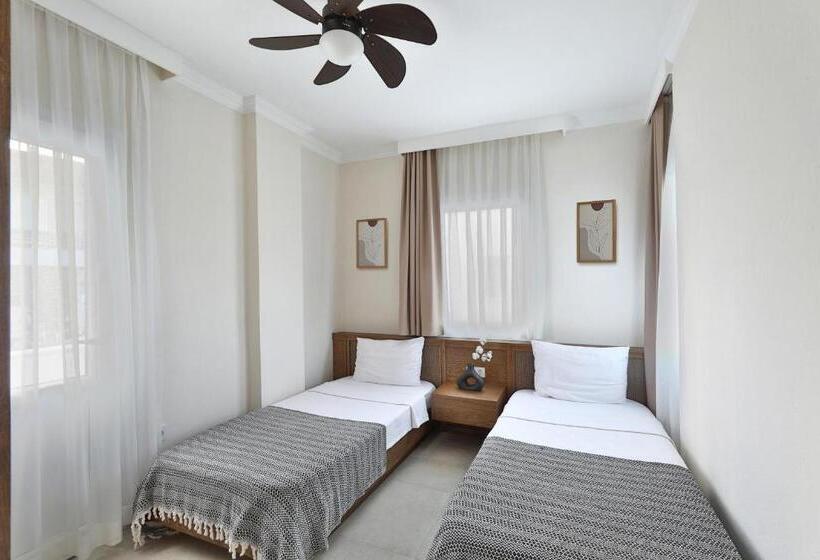 דירה בת חדר שינה 1 עם מרפסת, Lavinya Otel