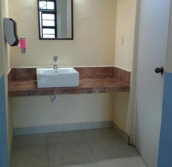 Vuode Makuusalissa, Hostal La Ermita