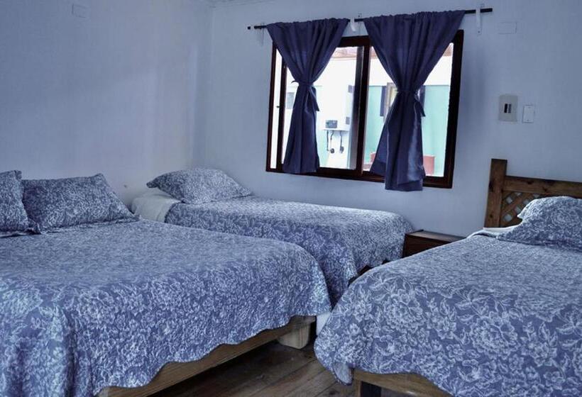 غرفة قياسية ثلاثية, Hostal Michel