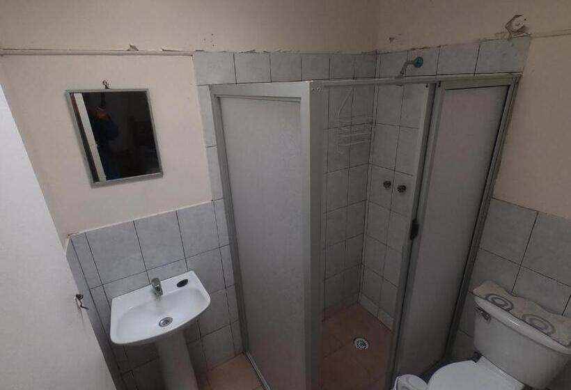 غرفة قياسية ثلاثية, Hostal Michel