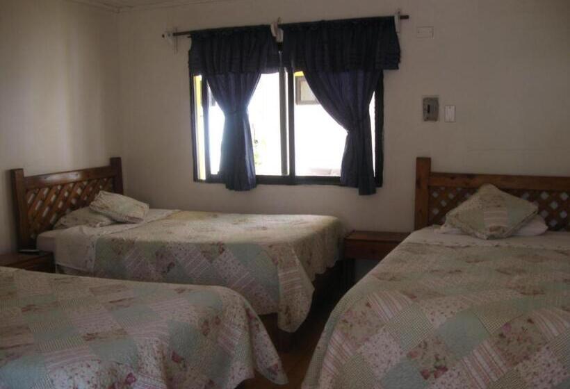 غرفة قياسية ثلاثية, Hostal Michel