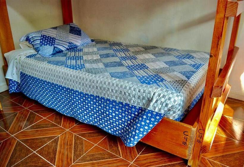 سرير فى غرفة مشتركه, Hostal Michel