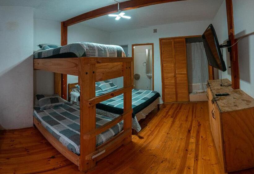 غرفة قياسية رباعية, Hostal Michel