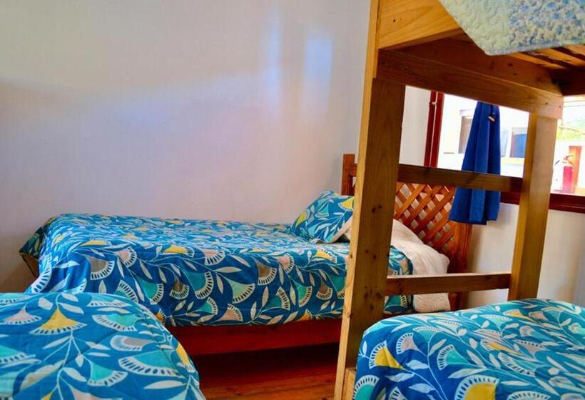 Четырехместный Номер Стандарт, Hostal Michel