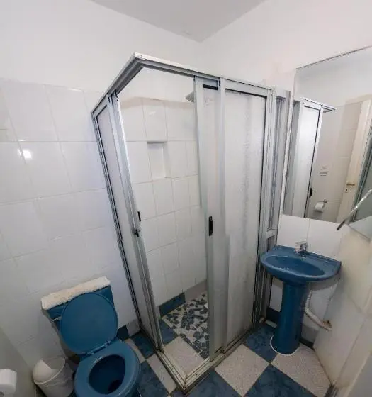 Standard Neljän Hengen Huone, Hostal Michel