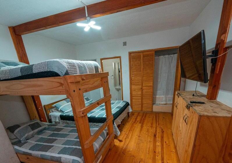 غرفة قياسية رباعية, Hostal Michel