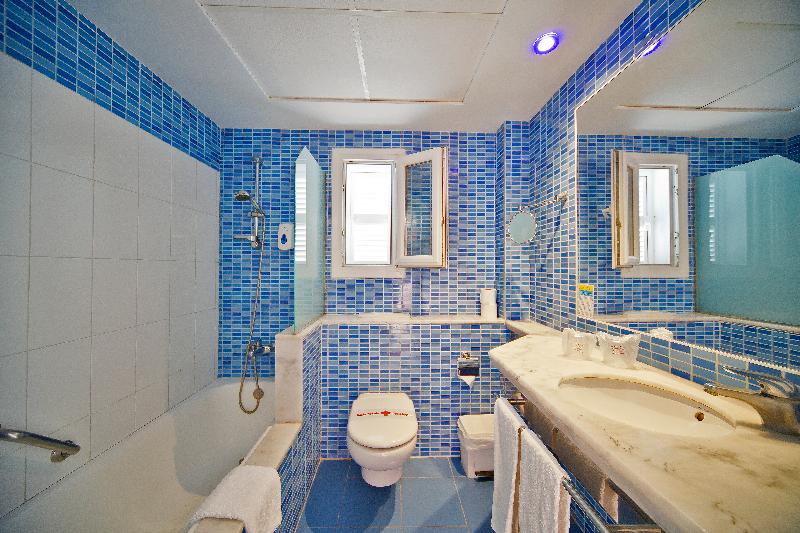 غرفة قياسية ثلاثية, Castle Inn Komaki