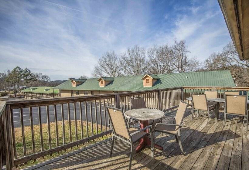 جناح عائلي, Tremont Lodge & Resort